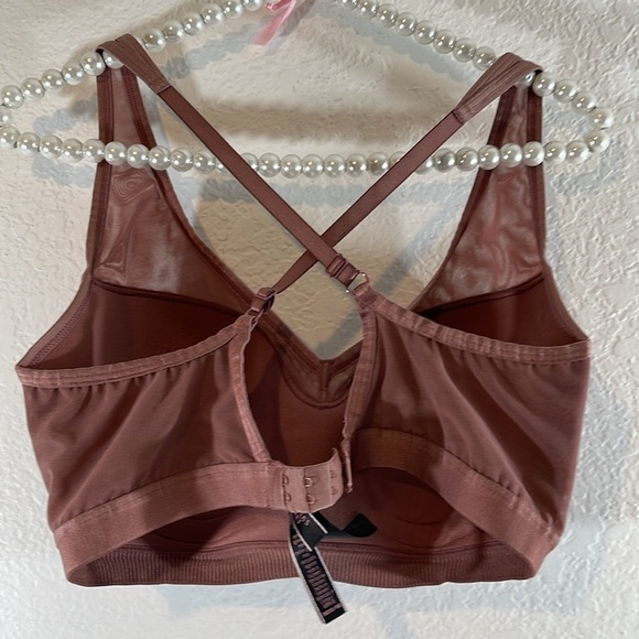 VICTORIA’S SECRET Incredible Lightweight Max Support Plunge Sport Bra Size 36DDD - Picture 4 of 10